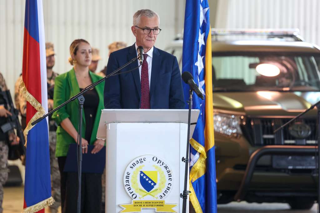 Obavljena primopredaja vozila za Vojnu policiju OSBiH doniranih po programu NATO DCBI za BiH