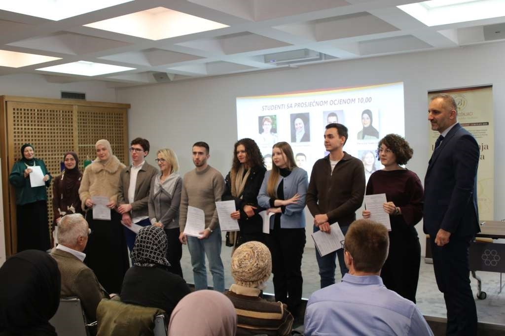 Potpisani ugovori o stipendiranju učenika i studenata iz Fonda 'Bošnjaci'