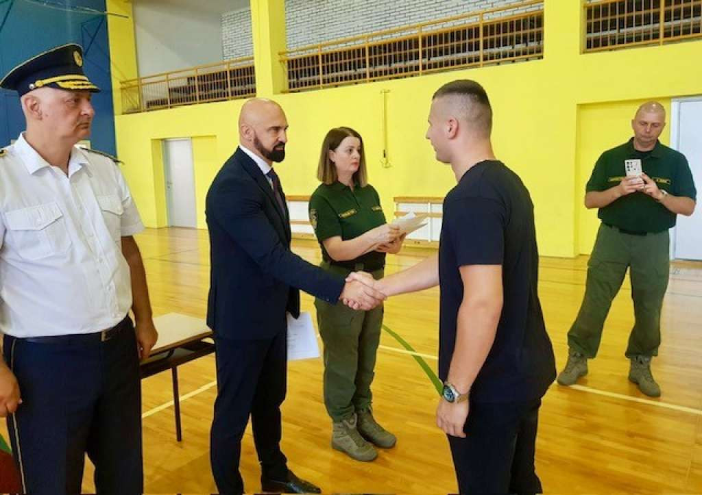 FBiH bogatija za 315 policijskih službenika - Promovirana 43. generacija polaznika za čin policajac