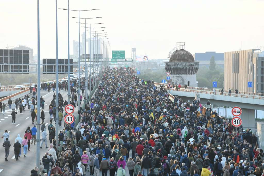 U Beogradu veliki protest 'Srbija protiv nasilja', građani blokirali most 'Gazela'
