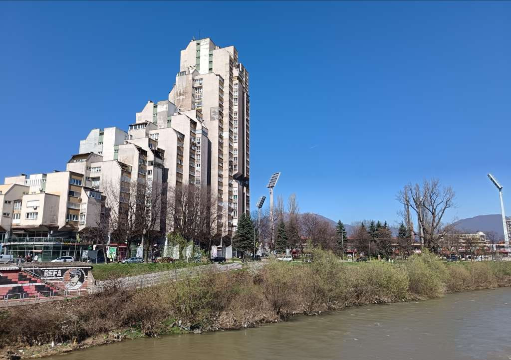 U dvorištu kuće pronađen mrtav Zeničanin, sumnja se na nasilnu smrt