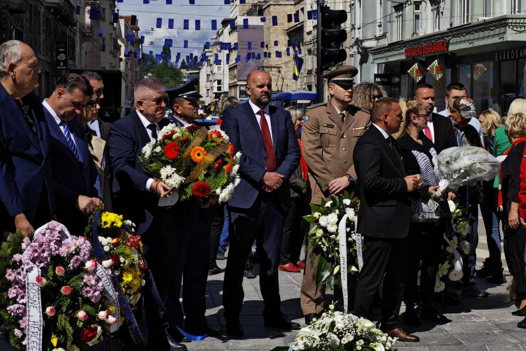 Položeni vijenci kod Vječne vatre povodom Dana pobjede nad fašizmom u Drugom svjetskom ratu