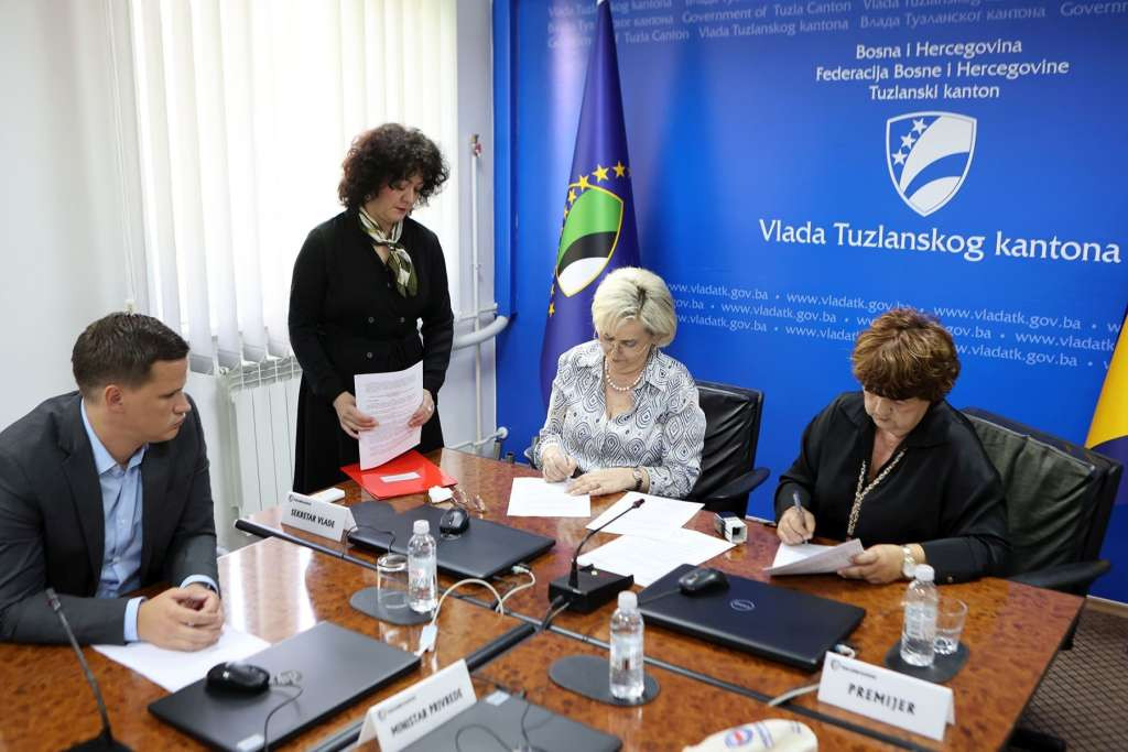 Vlada TK osigurala bolje uslove za uposlenike u oblasti zdravstva u Tuzlanskom kantonu