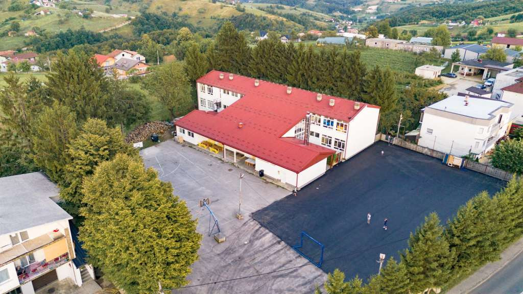 Vlada USK investira 515.000 KM u obrazovne projekte na području općine Bužim