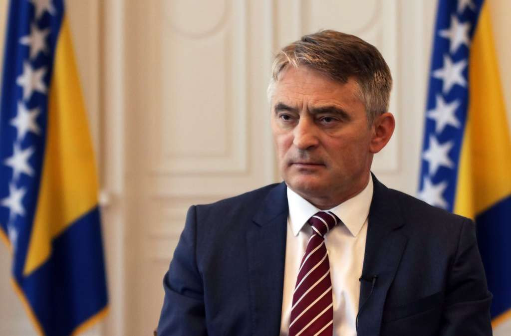 Komšić smijenio svog savjetnika zbog sporne fotografije