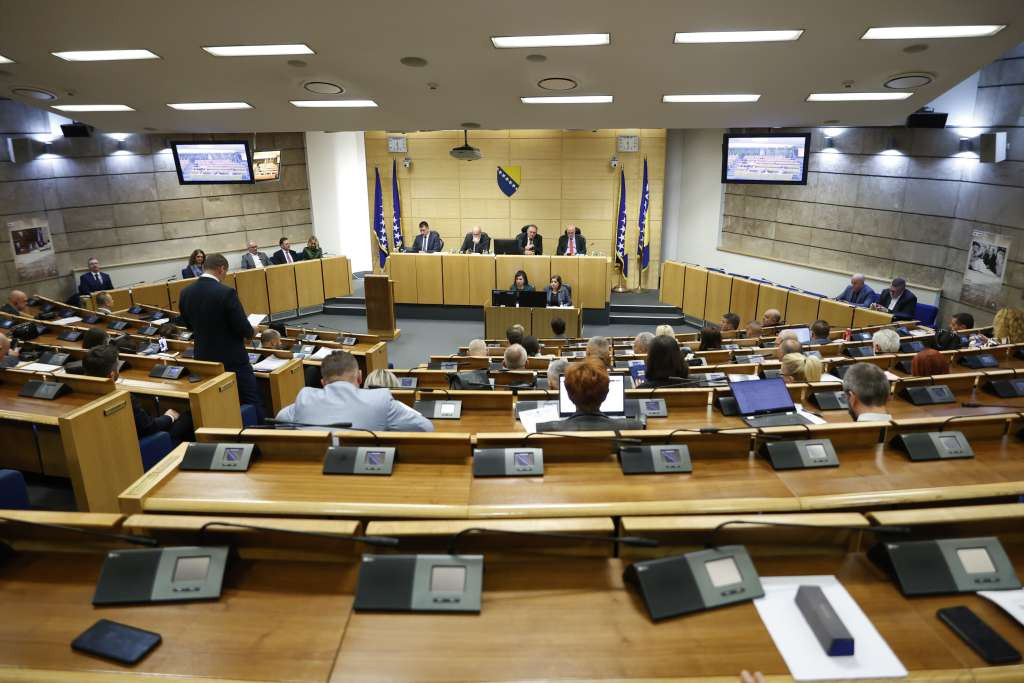 Prolongirana sjednica Doma naroda Parlamenta FBiH, prethodno i sjednica Predstavničkog doma