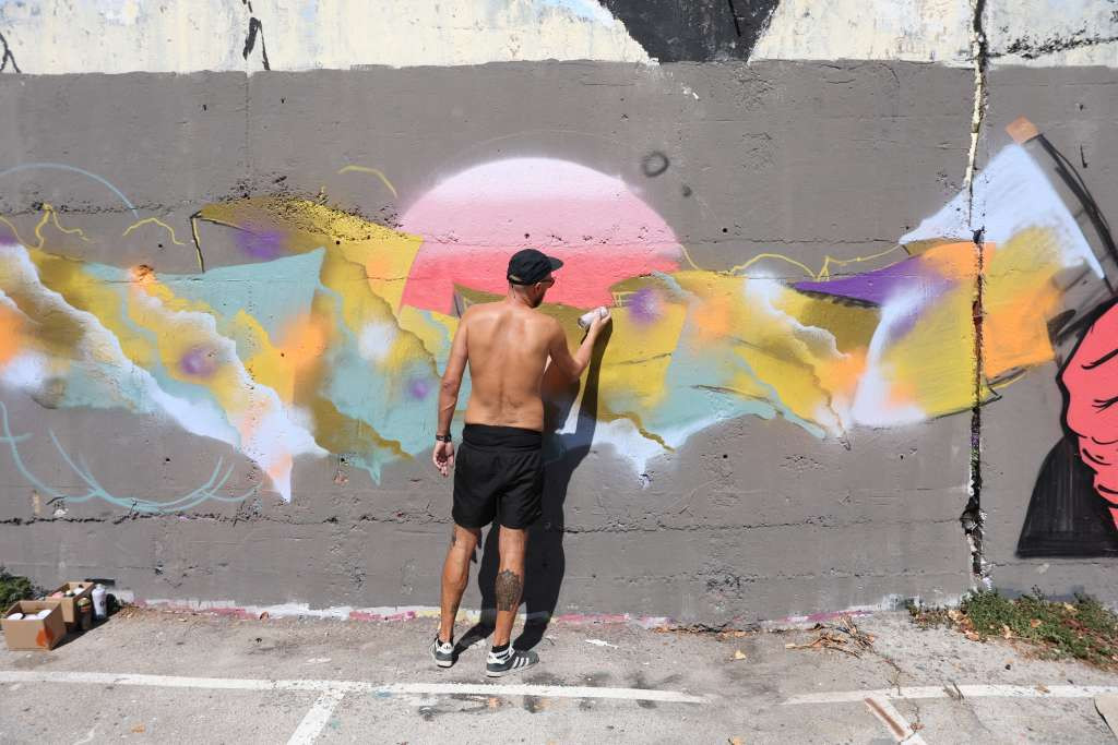 Četvrti FASADA Festival počeo oslikavanjem grafita na Zetri