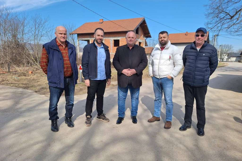 U mjesnoj zajednici Bukovačke Čivčije 150 domaćinstava dobija vodu, Hurtić obišao radove