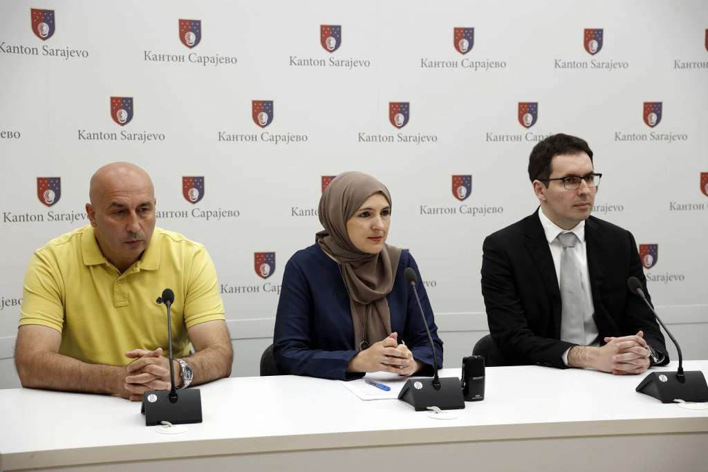 KS: Počeo online upis u 1. razred srednjih škola, a otvoreni su i pozivi za stipendije