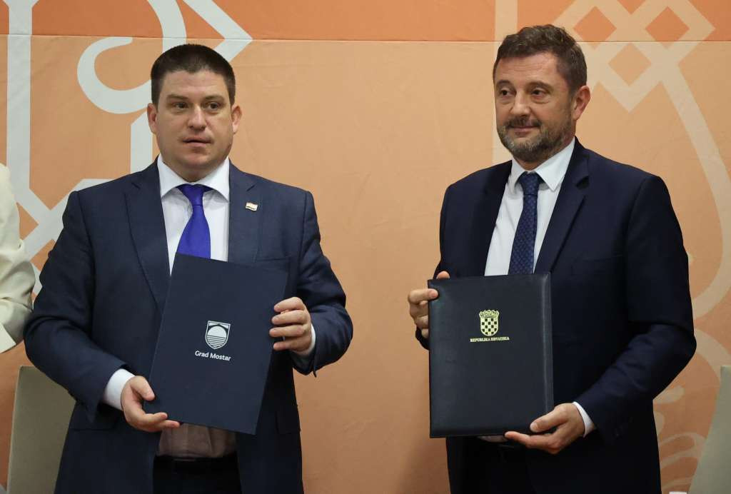 Potpisan Ugovor o unaprjeđenju zračne prometne povezanosti Grada Mostara