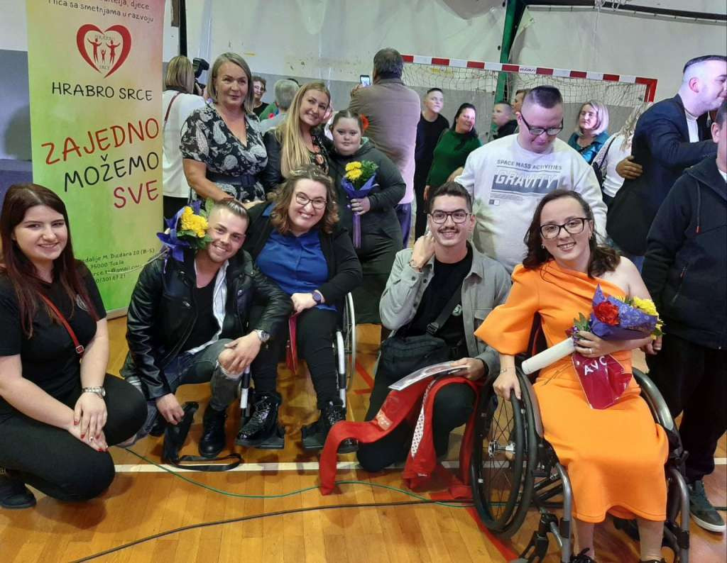 U Tuzli održana humanitarna revija za osobe s Down sindromom