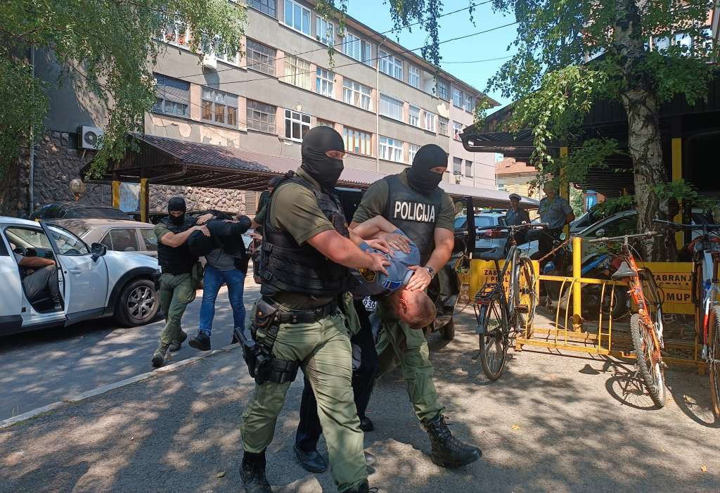 Tužilaštvo će za sve uhapšene kakanjske policajce tražiti mjeru pritvora