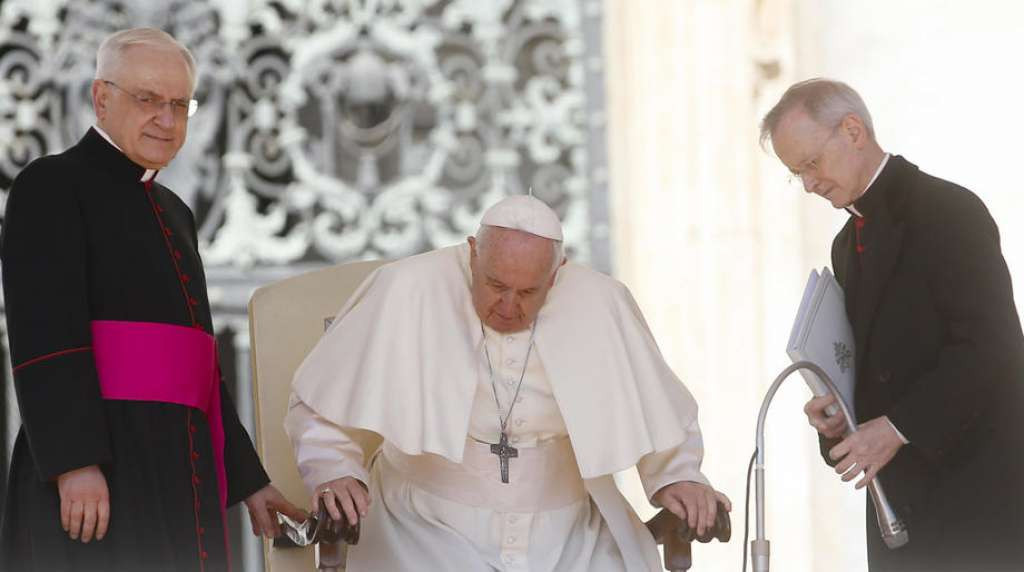 Papa Franjo će preskočiti procesiju na Veliki petak zbog hladnog vremena