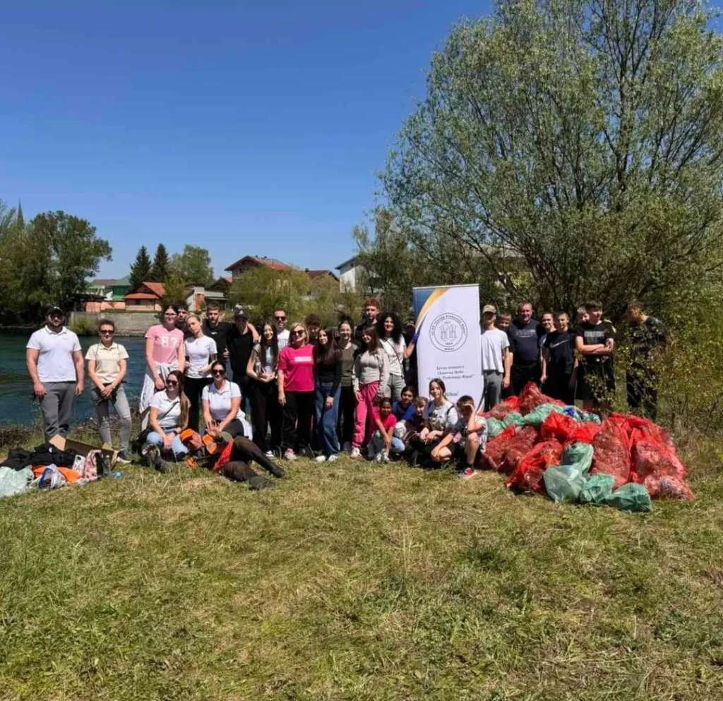 Akcija čišćenja Une okupila učenike, institucije i lokalnu zajednicu
