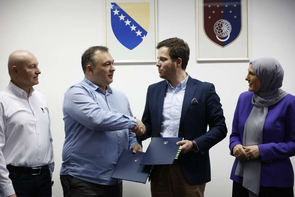 UK: Ugovor sa Sindikatom srednjeg obrazovanja dokaz da Vlada KS-a želi ulagati u obrazovanje