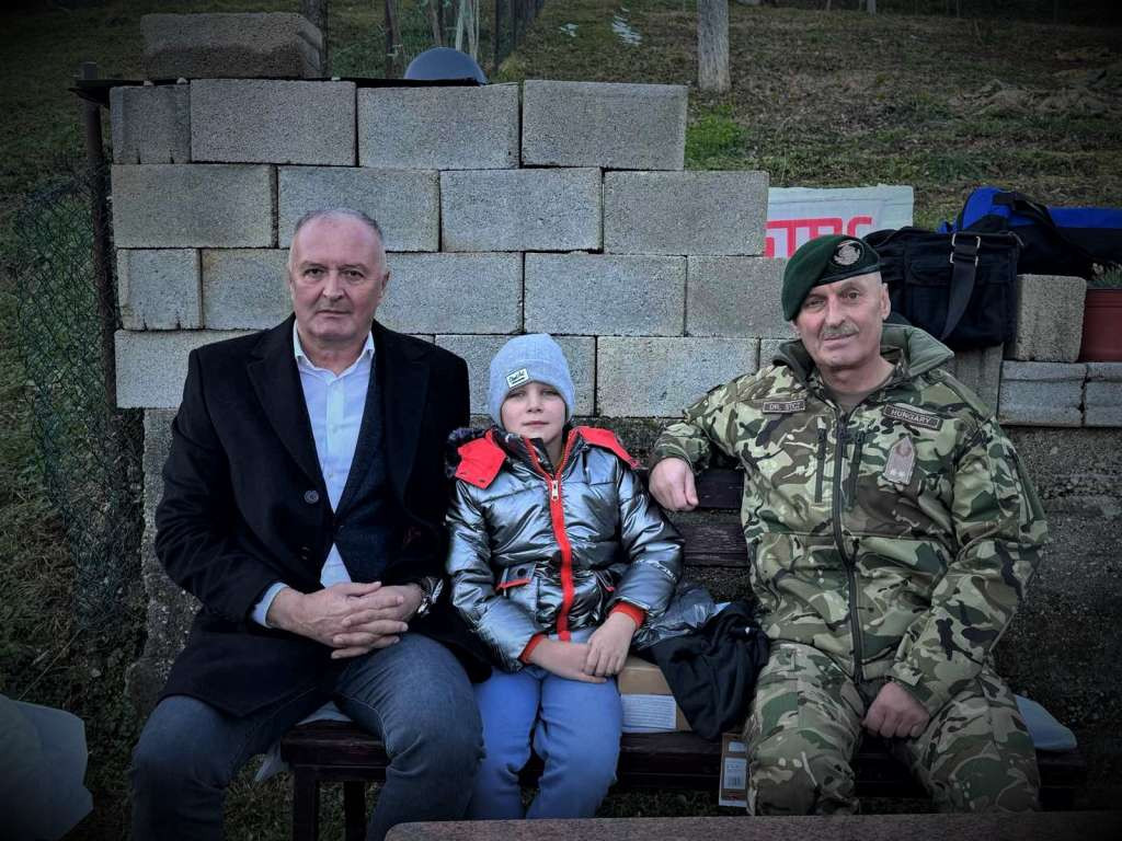 Helez i komandant EUFOR-a László Sticz posjetili dječaka Edija stradalog u oktobarskim poplavama