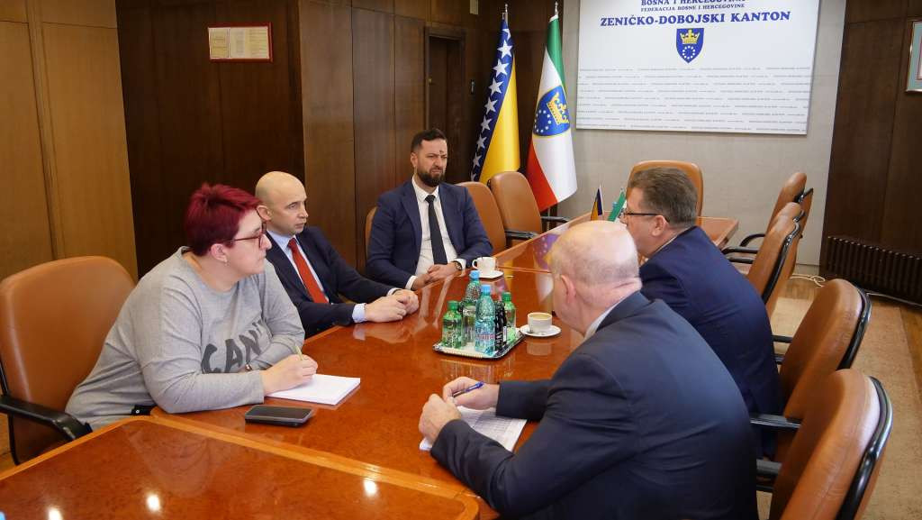 Vlada i Sindikat postigli dogovor: Prosvjetnim radnicima u ZDK-u najveće plate u FBiH