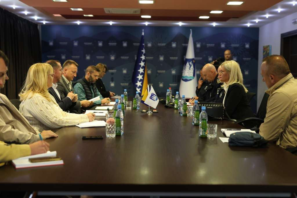 Institucije USK udružile snage - Slijedi uklanjanje nelegalnih objekata s obala Une