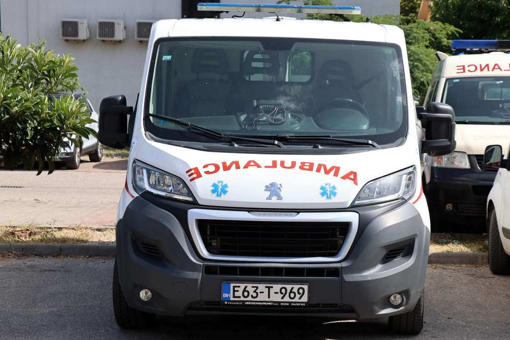 Passat na M-17 kod Maglaja udario 51-godišnju M. S., prevezena u KBZ