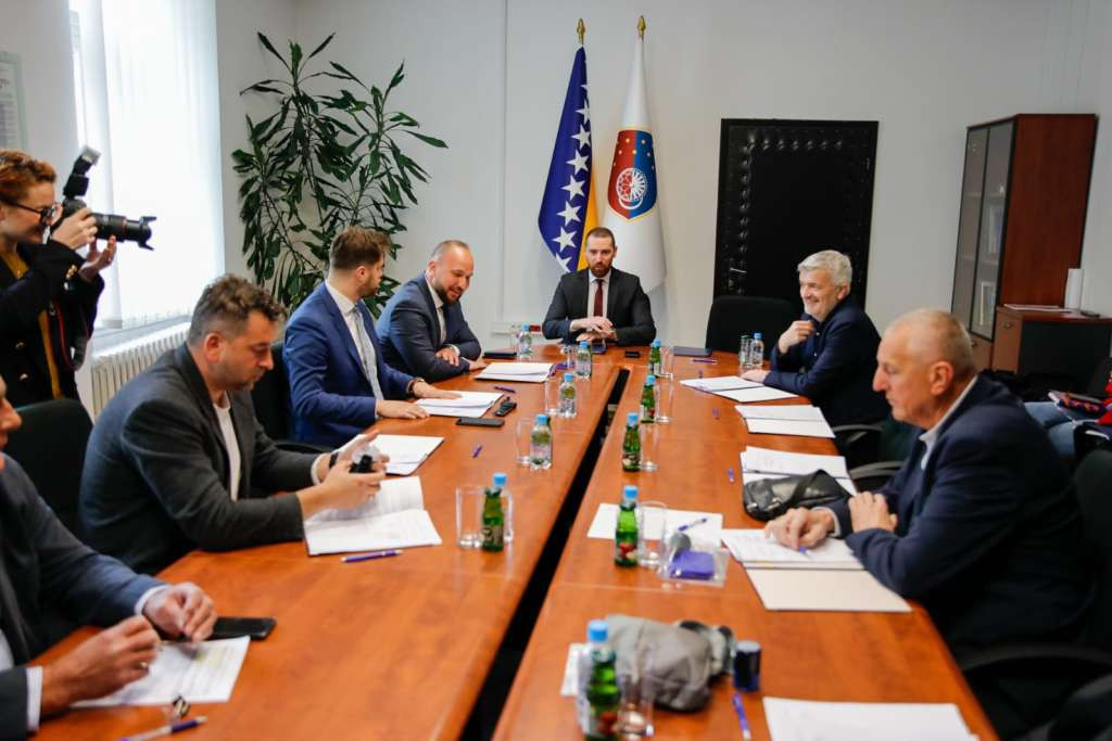 KS i općine potpisali sporazum: Više od 5,8 miliona KM za uređenje vodotoka i zaštitu od poplava