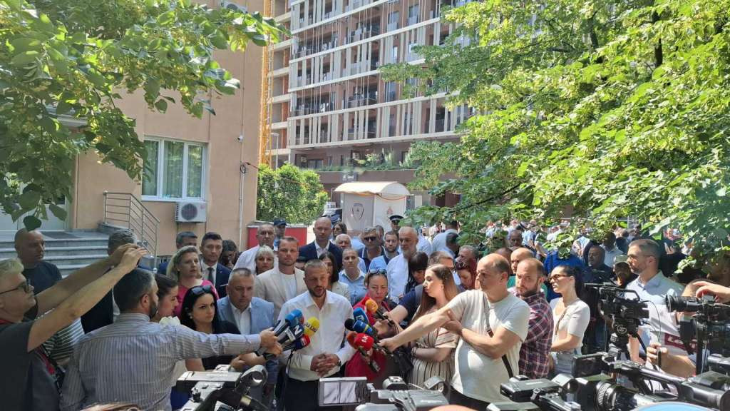 Stanivuković ispred Specijalnog tužilaštva pozvao građane da ne šute