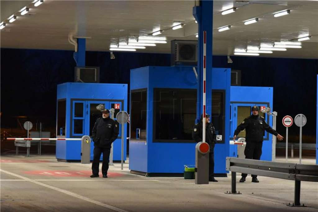 Vozač iz BiH krijumčario sedam turskih državljana