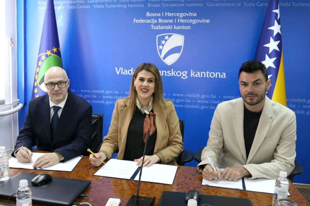 Nastavak višegodišnjeg projekta i novih 230.000 KM za bolje uslove u školama u TK