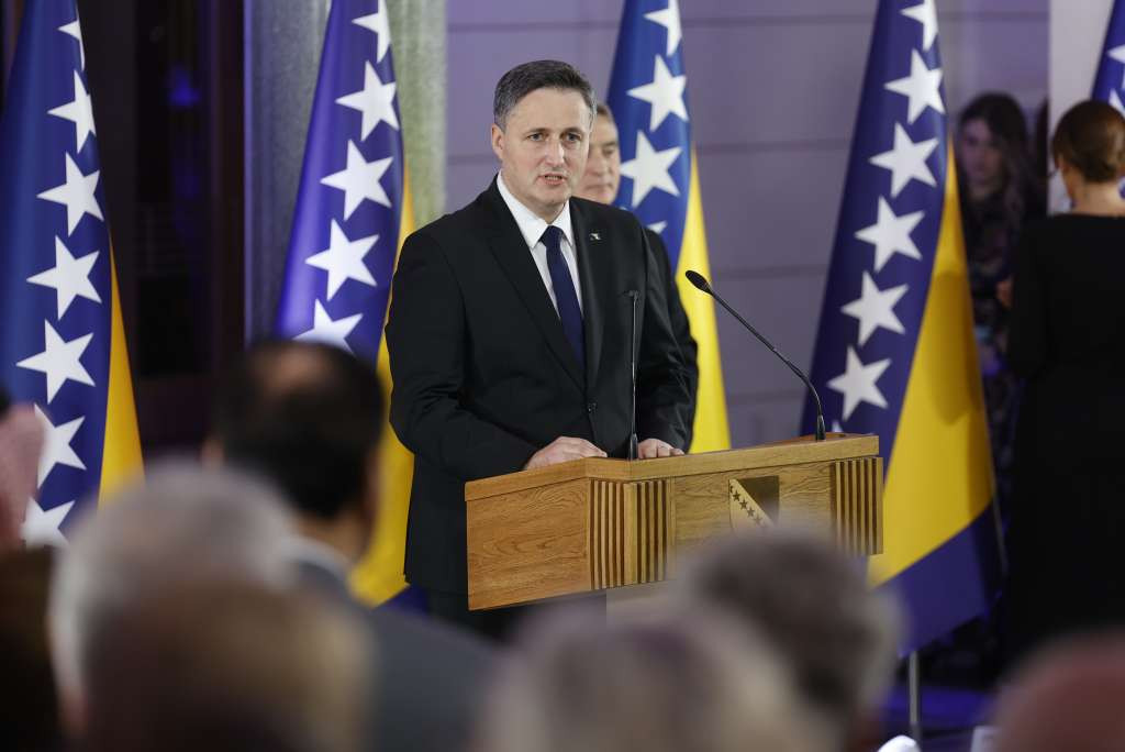 Bećirović: Učinimo sve što je u našoj moći da naša zemlja bude jača i sigurnija