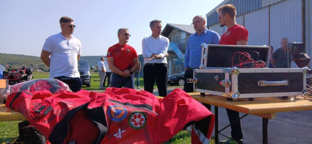 Uručena nova oprema za službe zaštite i spašavanja USK-a