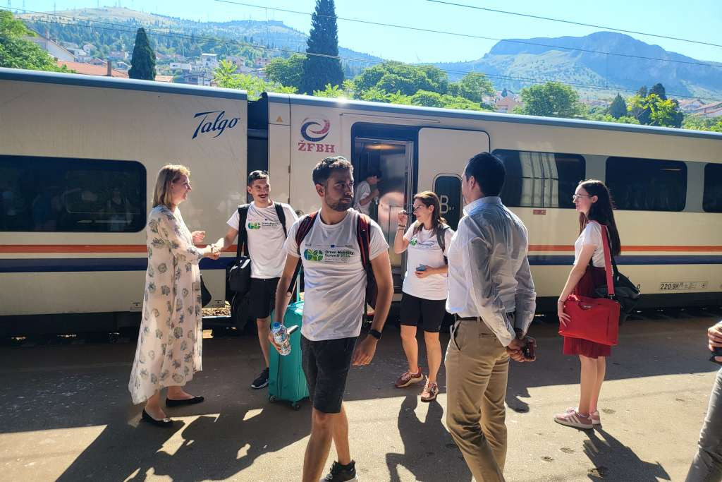 Promotori zelene mobilnosti stigli u Mostar vozom i nastavili put biciklima