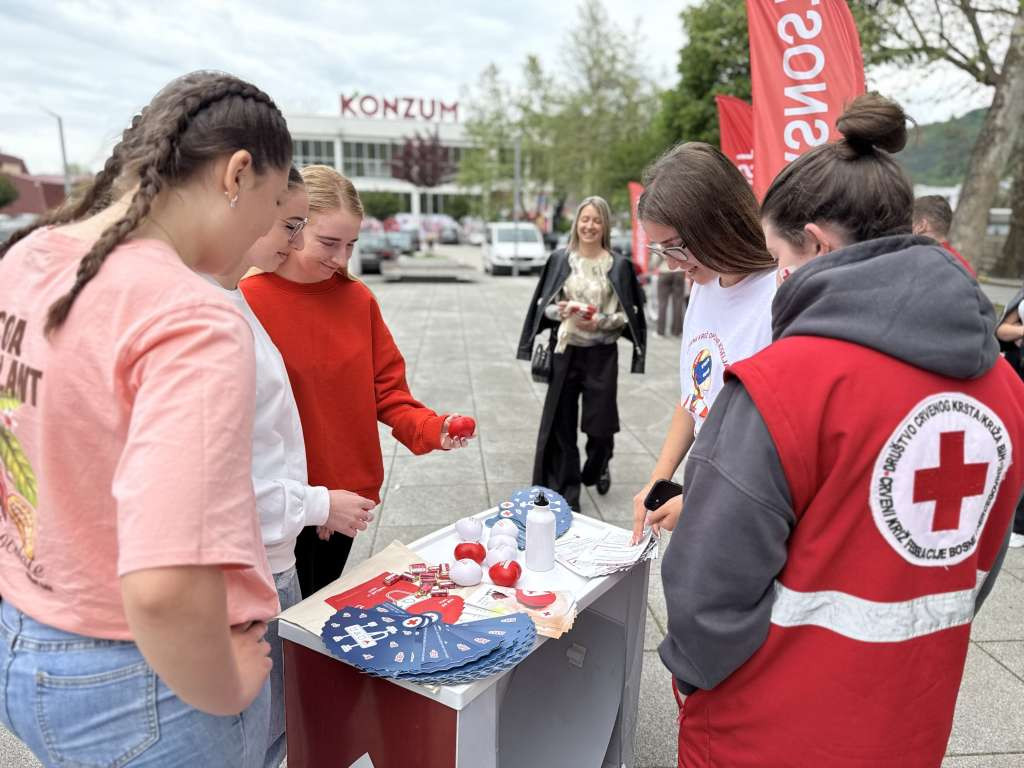Ujedinjeni u humanosti: Crveni križ FBiH i volonteri u Kiseljaku obilježili 8. svibnja