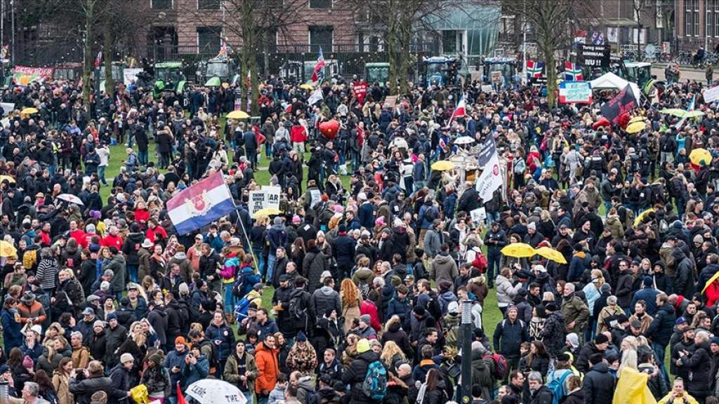 Hiljade ljudi na protestima u Amsterdamu protiv ograničenja zbog koronavirusa