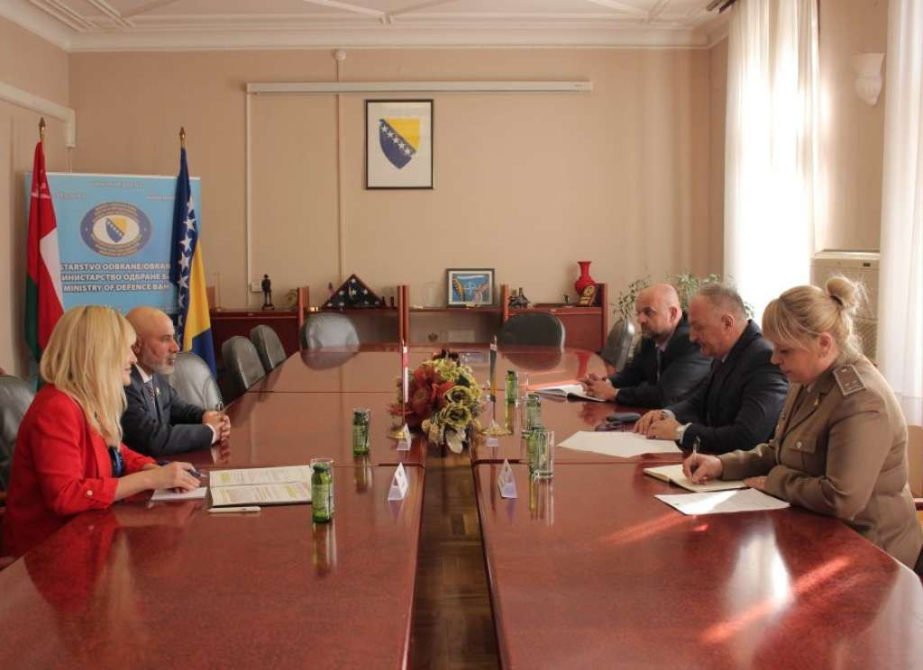 Helez sa ambasadorom Sultanata Omana: Jačati bilateralne odnose u području odbrane