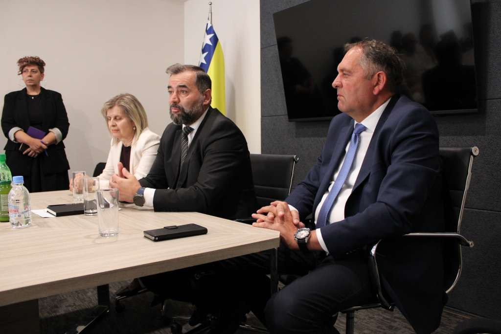 Druženje rukovodstva Skupštine HNK i novinara: Razmijenjena iskustva i iznesene nove ideje