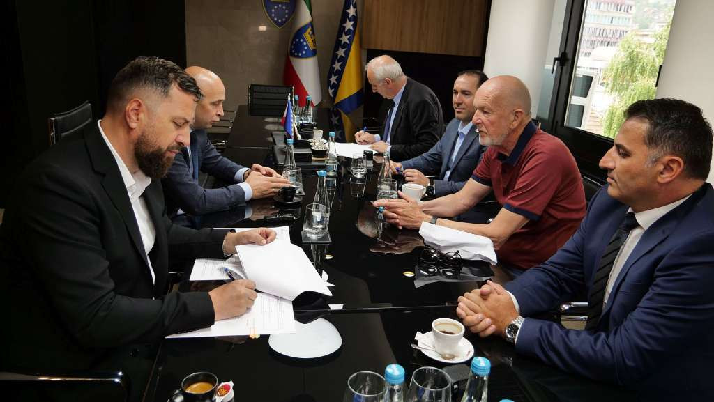 ZDK - Potpisani ugovori sa četiri općine za projekte u oblasti obrazovanja i sporta