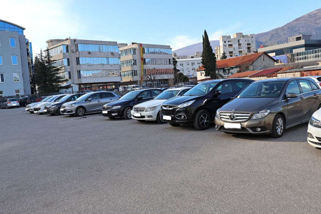 U Bosni i Hercegovini u aprilu prvi put registrovano 10.476 vozila