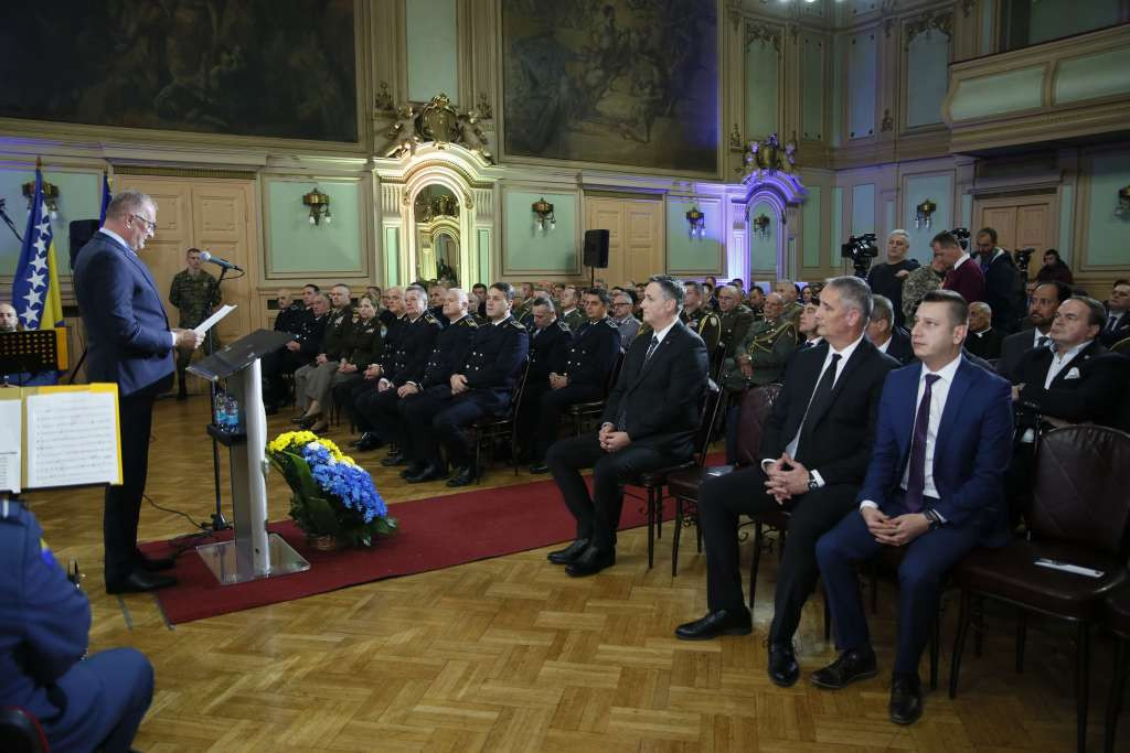 Helez: Oružane snage BiH jače nego ikad