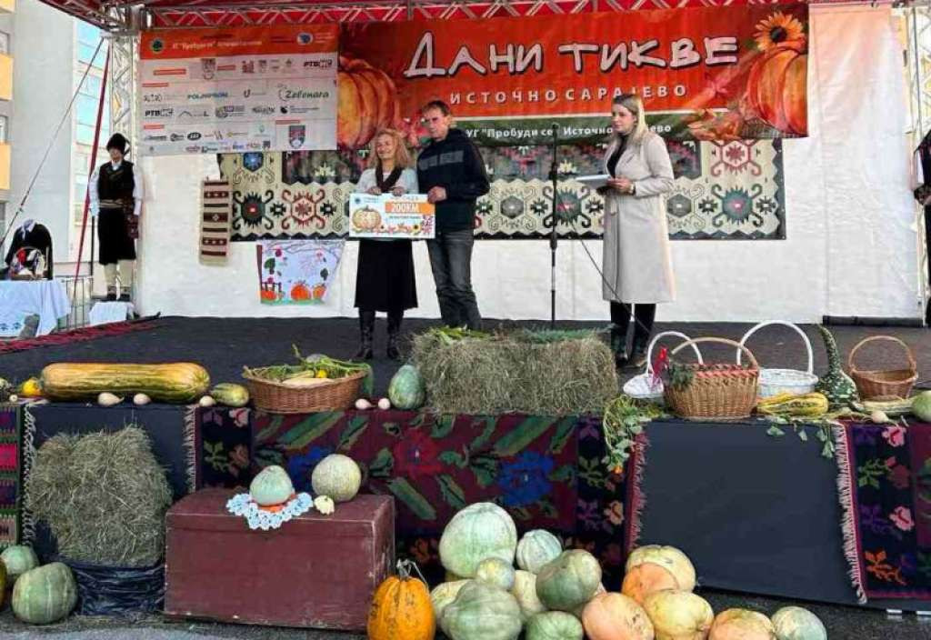 Fočaku prva nagrada za najveću tikvu tešku čak 57,9 kilograma