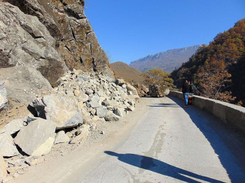 Kolovoz pretežno suh, upozorava se na povremeno jak vjetar i učestale odrone