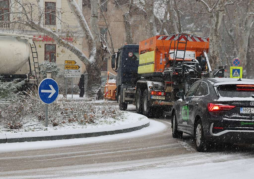 Teški vremenski uslovi zahvatili su velike dijelove Balkana