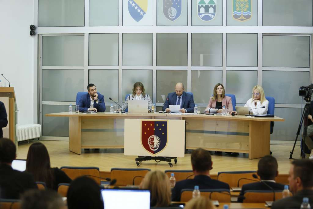 Skupština KS prihvatila odluke o ostavci premijera Uka i članova Vlade 