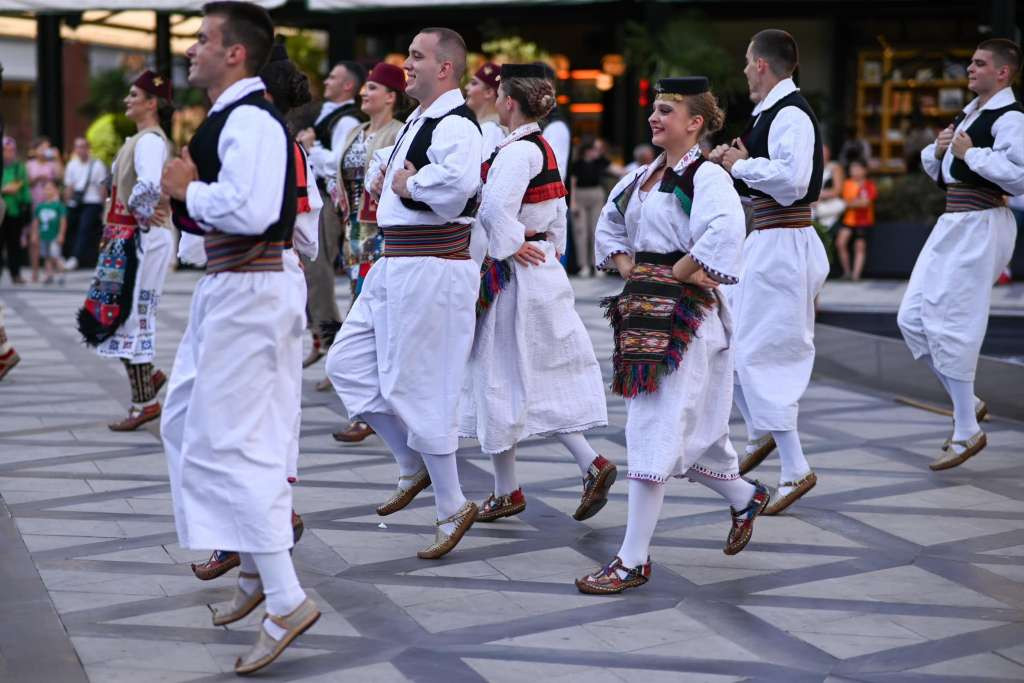 KUD Lola - Čuvar tradicije i kulture naroda u BiH i zemalja bivše Jugoslavije, ponosni na šarolikost