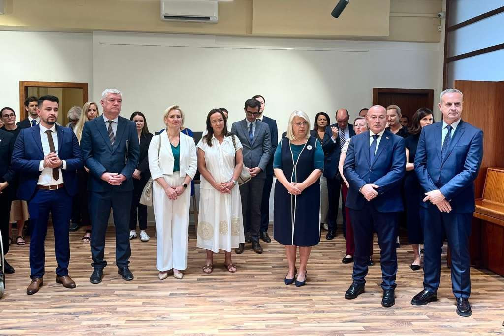 Otvorena dokumentarna izložba 'Kad vrijeme utihne' povodom godišnjice genocida u Srebrenici