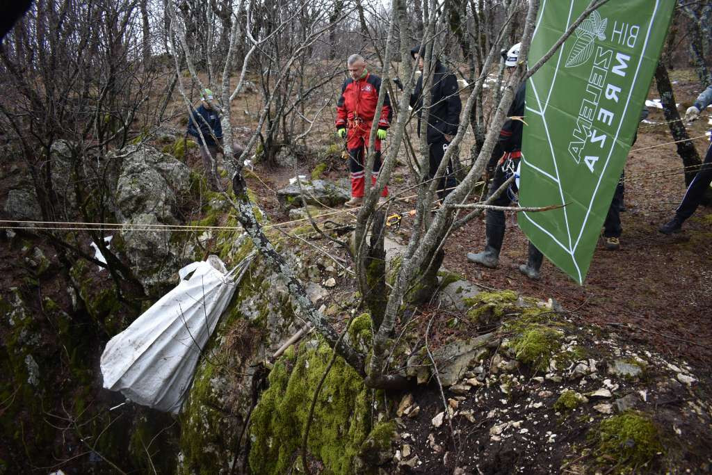 Objavljen film o otpadu u jamama: Nemar jedne osobe šteti pitkoj vodi za cijeli grad