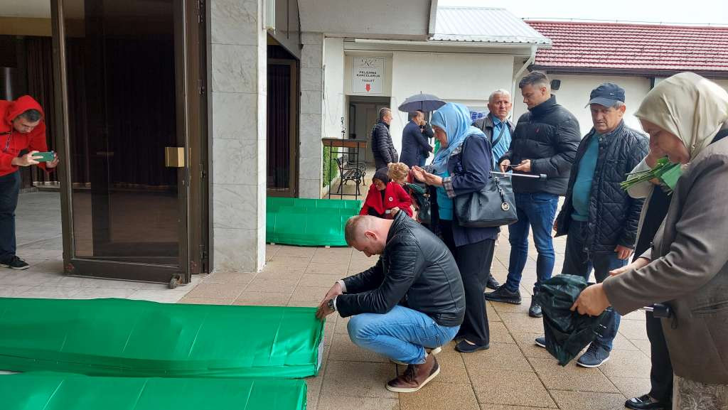 Za ukop na kolektivnoj dženazi u Bratuncu spremni posmrtni ostaci pet žrtava