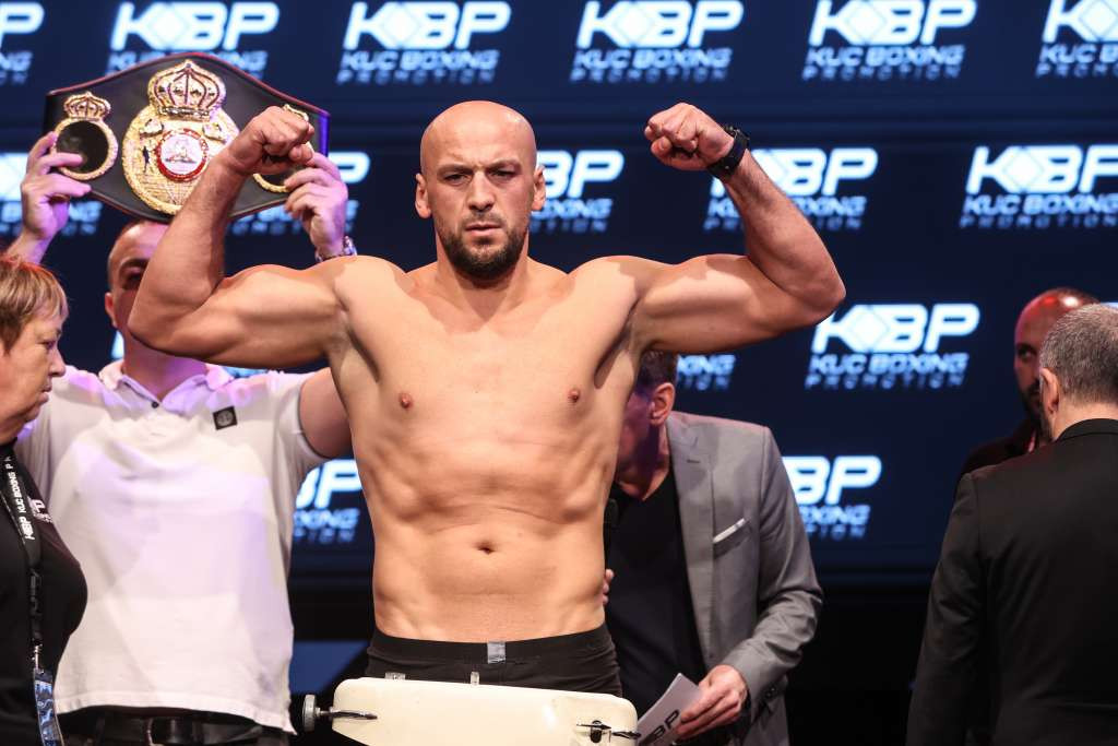 Iron Puki i Roman Golovaščenko u Berlinu uspješno prošli vaganje uoči borbe za prvaka Evrope