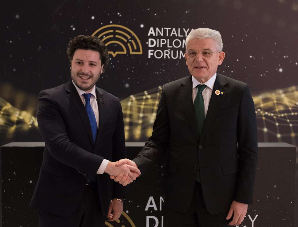 Džaferović - Abazović: Osiguranje stabilnosti od najvećeg interesa za regiju