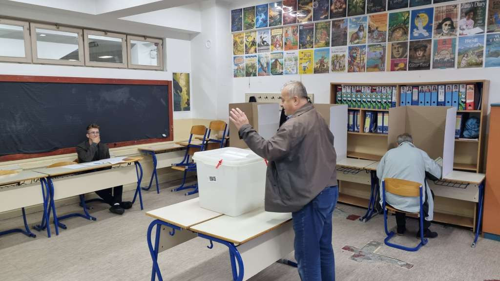 Otvorena biračka mjesta u Tuzli