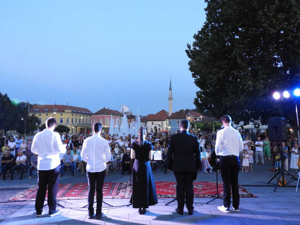 Na Trgu slobode upriličen program '11. juli u Tuzli'