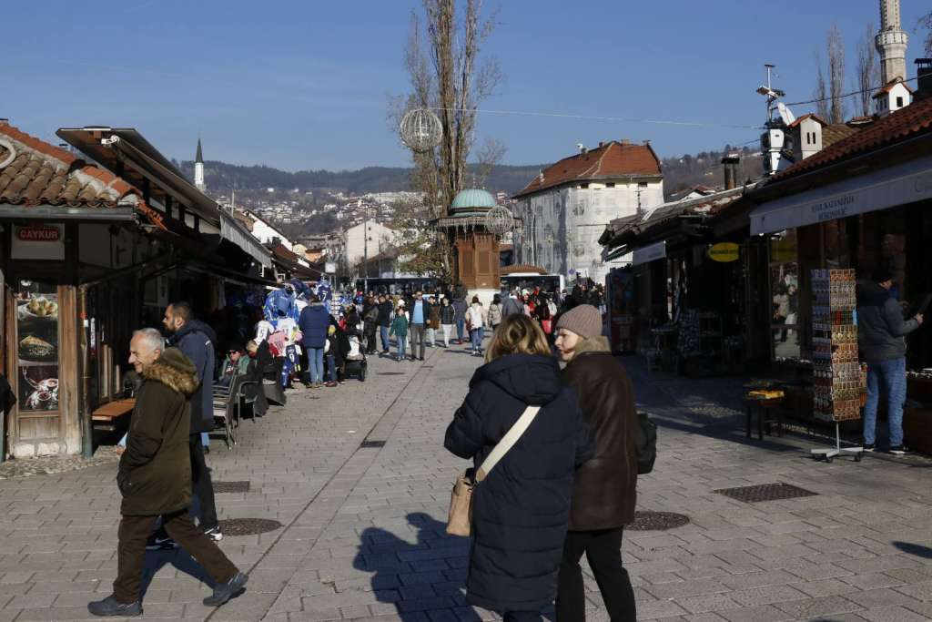 Sunčano vrijeme u BiH uz malu do umjerenu oblačnost, u Neumu 17 stepeni
